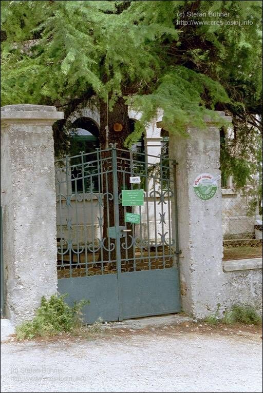 Eingang zum �kozentrum in Beli auf der Insel Cres in Kroatien