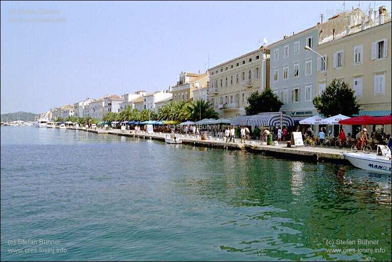 pr�chtige H�user im Hafen von Mali Losinj